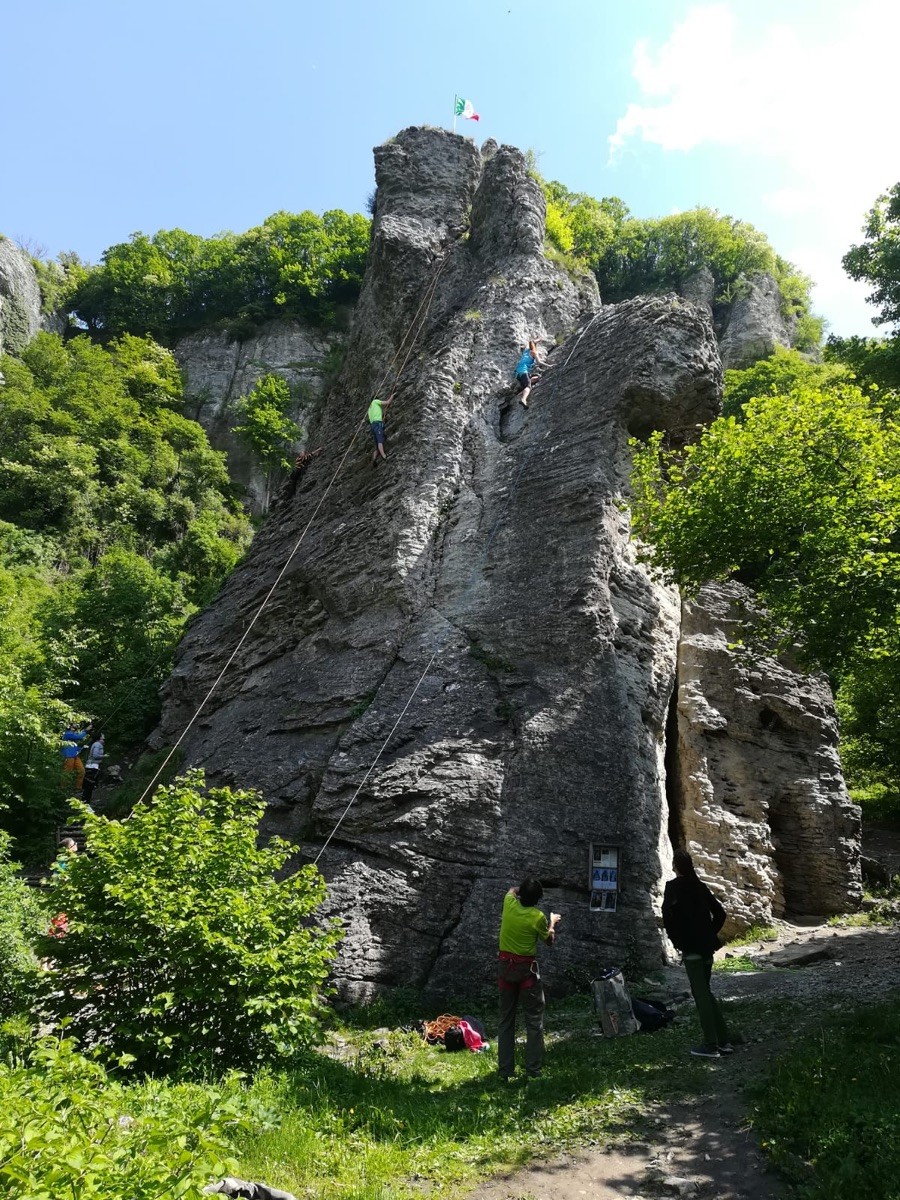 Rock Climbing Guidebook Pietra Di Bismantova