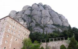Vue des parois dominant le monastère de Montserrat / Montserrat