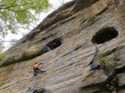 Christian  dans Bathtub Mary 5.11a  / Red River Gorge (Muir Valley - The Arsenal)