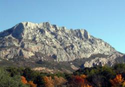 La montagne aux couleurs d'automne. / Sainte Victoire (La Paroi du Rouge)