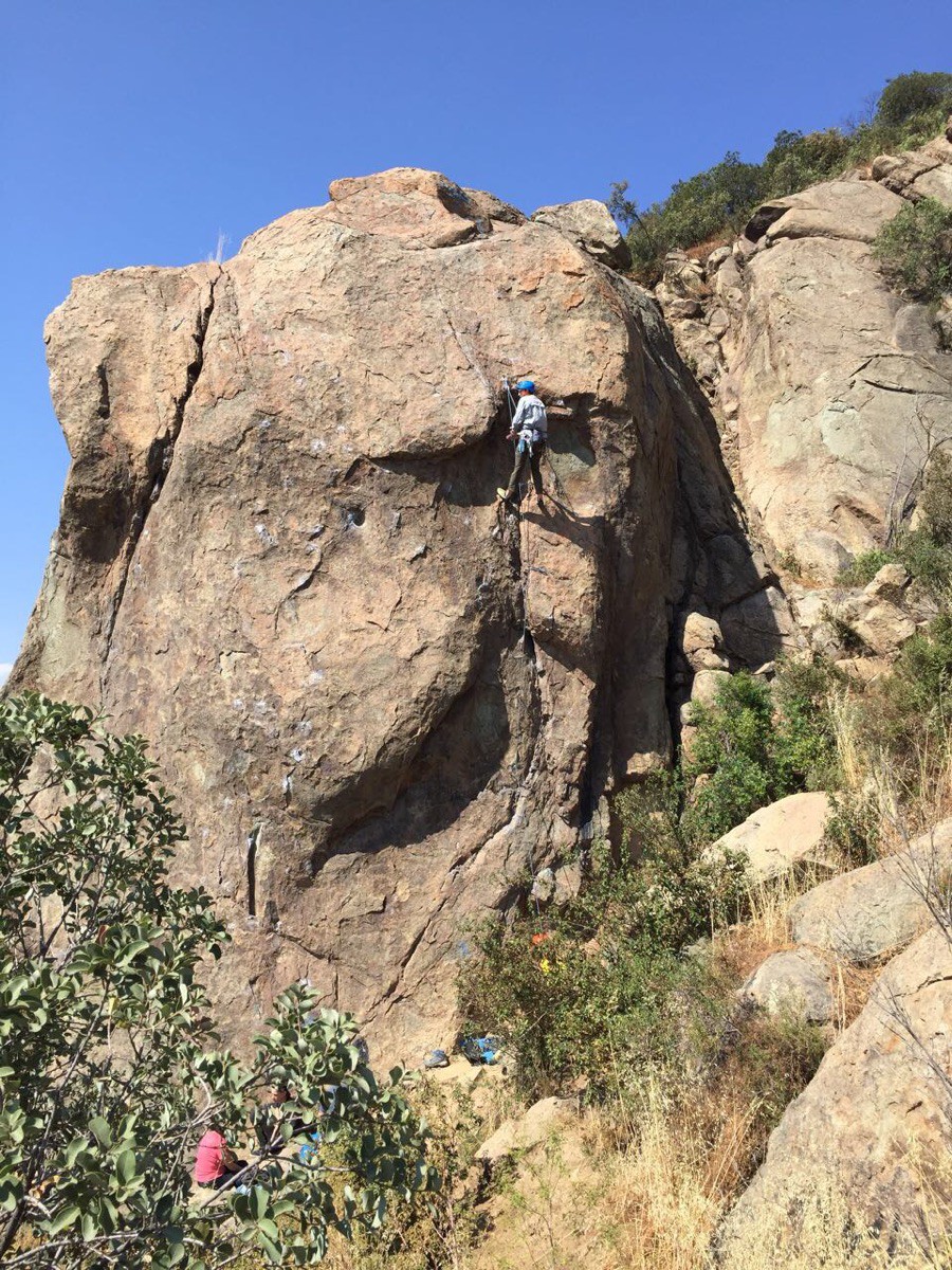 Escuela escalada Los Dominicos (Piedra Rajada) - informacione, croquis